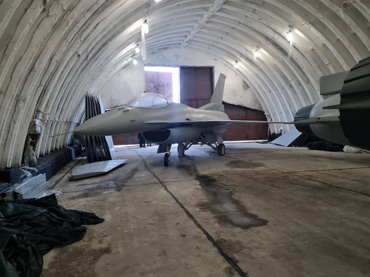 AIRCRAFT_F16_1