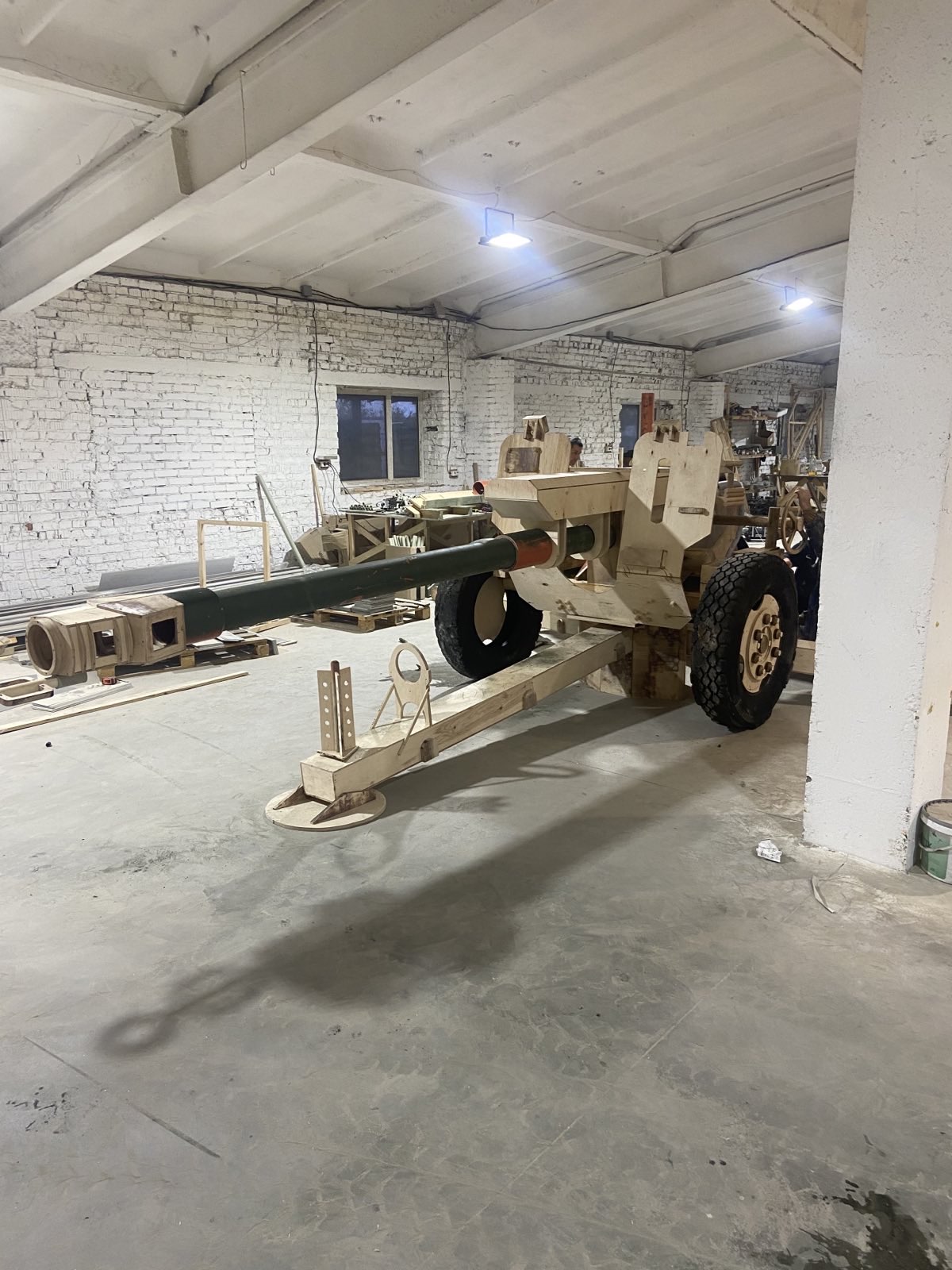 ARTILLERY_2A18_1